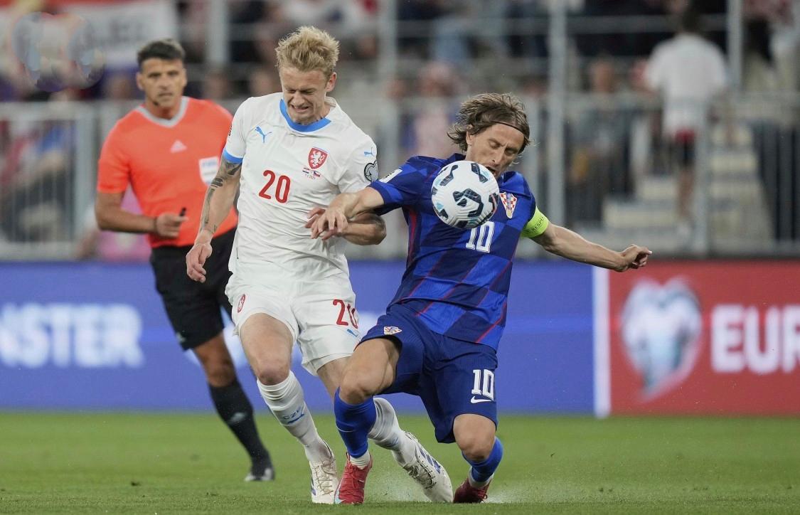 包含克罗地亚艰难战平克罗地亚,欧预赛小组赛不利的词条 包含克罗地亚艰难战平克罗地亚,欧预赛小组赛不利的词条