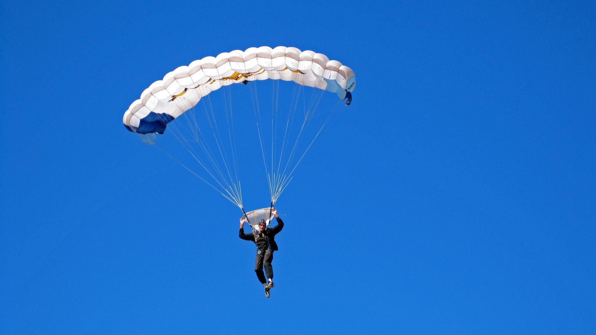 利拉德进攻端无人可挡,老鹰踏平吉林队